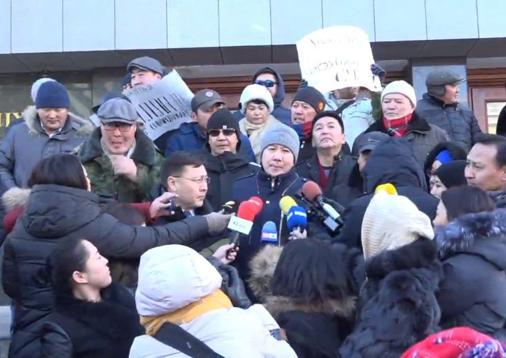 ЖАГСААЛ: Бид ахмадууддаа 3 сая төгрөгийг нь авч өгнө