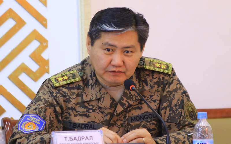 Т.Бадрал: Жолооч нар аа, хүйтэн байгаа шүү, хулгайн замаар явж болохгүй