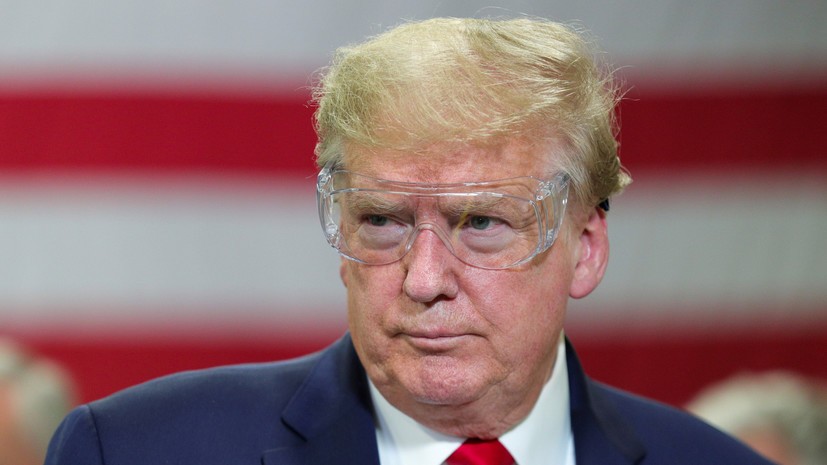Трамп амны хаалт зүүдэггүйн шалтгаанаа тайлбарлав