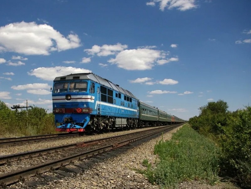 Галт тэргийг өнгөрөөж байж хөдөлгөөнд оролцохыг уриалж байна