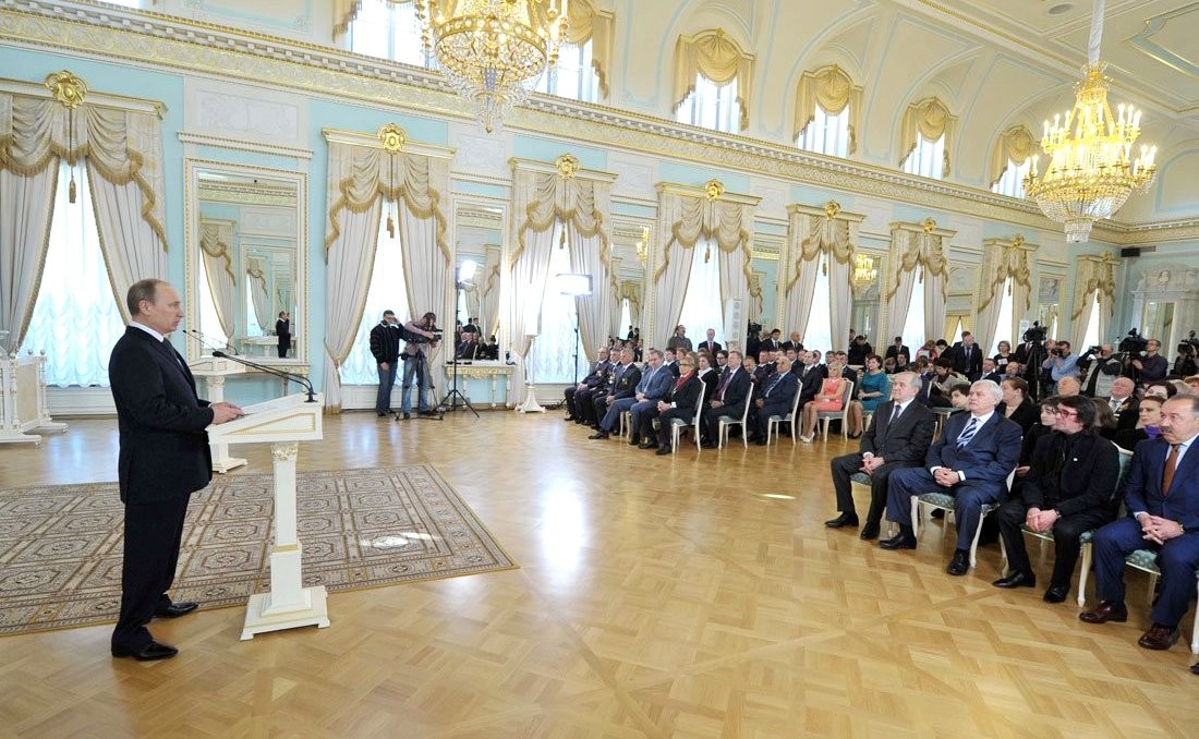 Путин таван эмчийг Хөдөлмөрийн баатар цолоор шагналаа