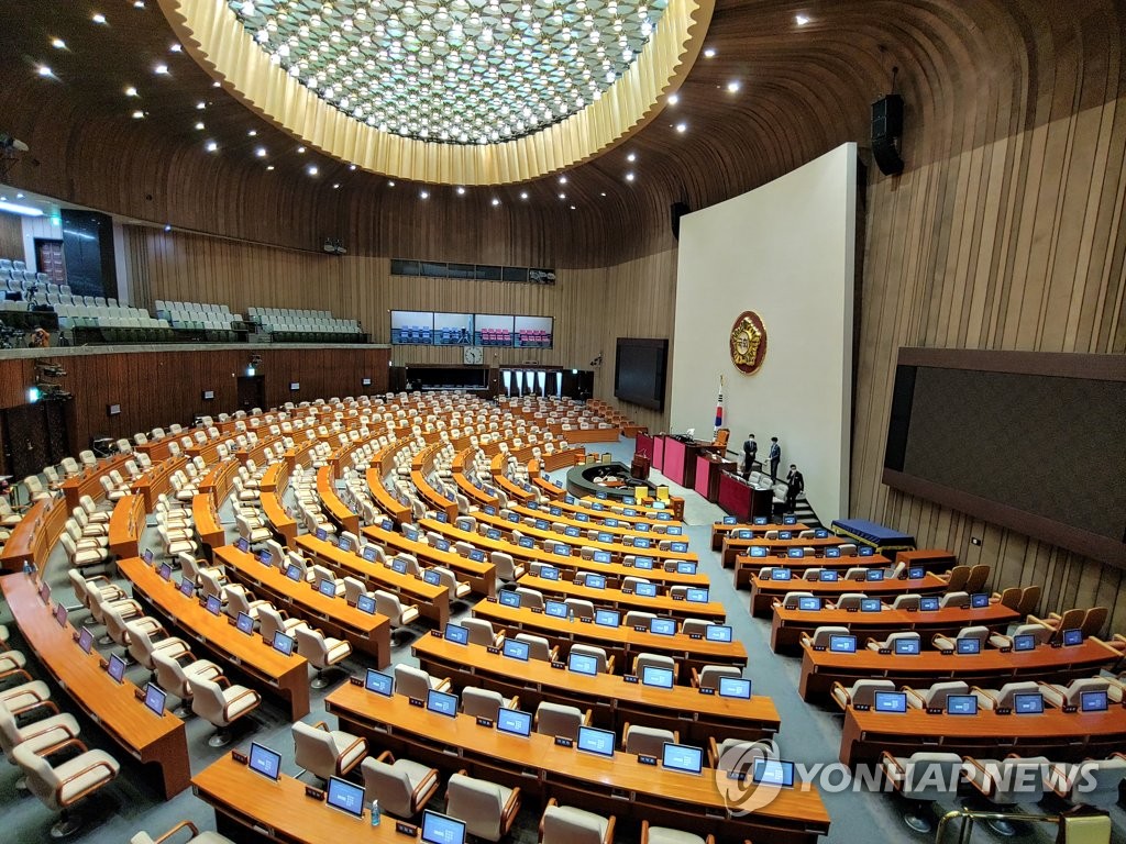 БНСУ-ын Парламент албан ёсоор нээлтээ хийж гишүүд тангаргаа өргөлөө.