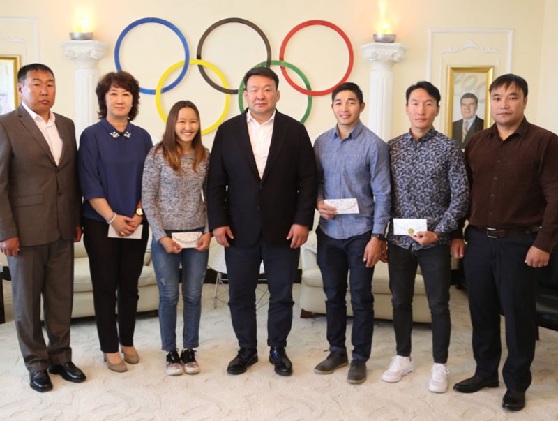 Өвлийн спортын тамирчдад олимпийн тэтгэлэг олгов