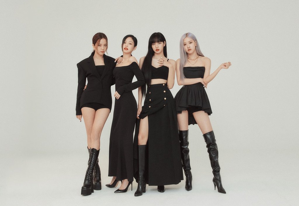 BLACKPINK хамтлагын гаргасан цомог нь 1 сая гаруй борлогдожээ.