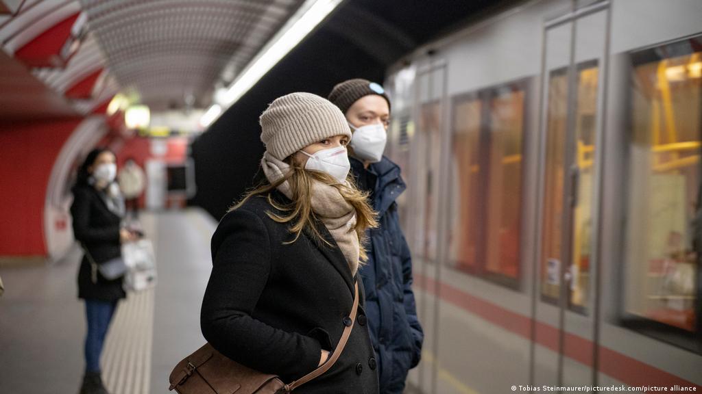 Германд вакцин хийлгэсэн дархлаа нь тогтсон иргэд хөл хорионы дэглэмийг дагаж мөрдөхгүйгээр аялах боломжтой болно.