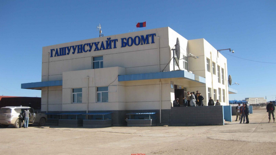 Гашуунсухайт боомтоор 2 өдөрт 201 тээврийн хэрэгсэл гарч, 202 оржээ