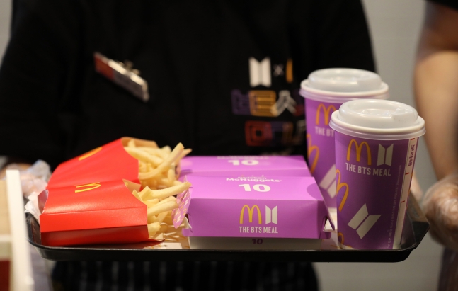 БНСУ-ын BTS хамтлагийн нэрийн багц хоолыг McDonalds гаргахаар болсон