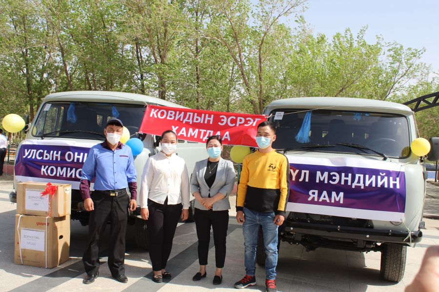 Эрүүл мэндийн яамнаас Хөвсгөл, Иххэт сумын эрүүл мэндийн төвд фургон автомашиныг гардууллаа.