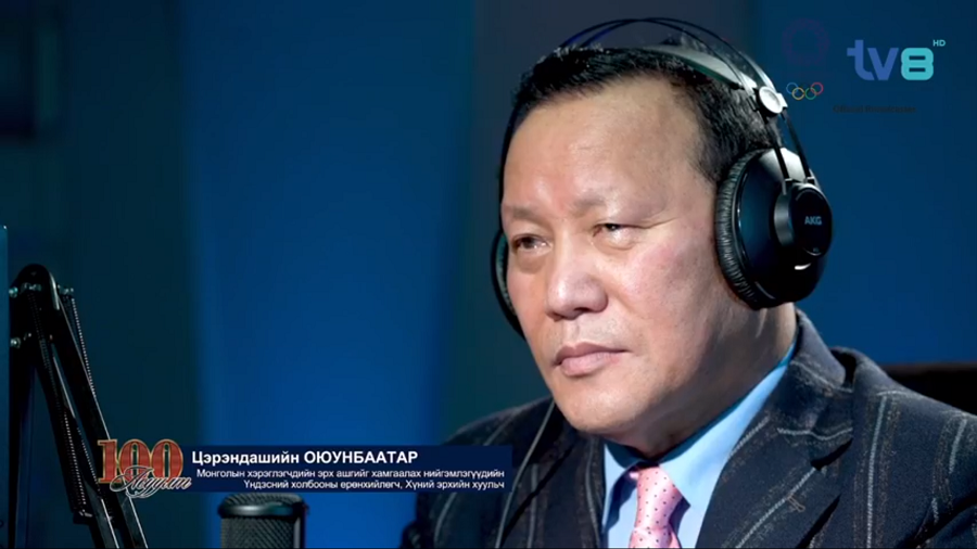 "100 асуулт" нэвтрүүлгийн зочноор Цэрэндашийн ОЮУНБААТАР уригдан оролцлоо.