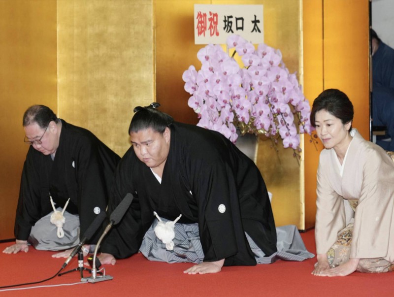 “Дэваноүми” дэвжээний бөх, Митакэүми албан ёсоор озэки цол хүртжээ.