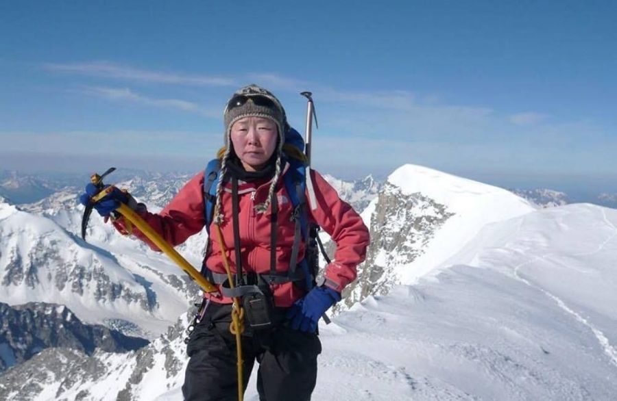 Уулчин Б.Гангаамаа дэлхийн гурав дахь оргилд авирна