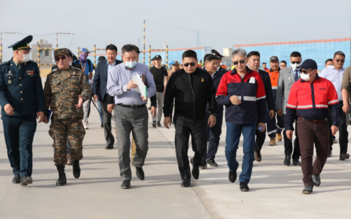 Ерөнхий сайд Л.Оюун-Эрдэнэ Шивээхүрэн-Сэхээ боомтын үйл ажиллагаатай танилцлаа.