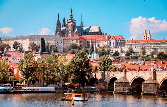 БНЧУ-д богино хугацааны сургалтад тэтгэлгээр оюутан сургана