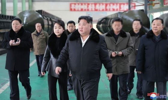 Ким Жөн Ун тив алгасагч баллистик пуужин харвах зөөврийн төхөөрөмж үйлдвэрлэдэг үйлдвэрийг шалгажээ.
