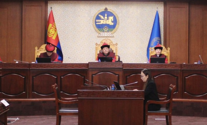 Үндсэн хуулийн цэцийн дунд суудлын хуралдаан боллоо