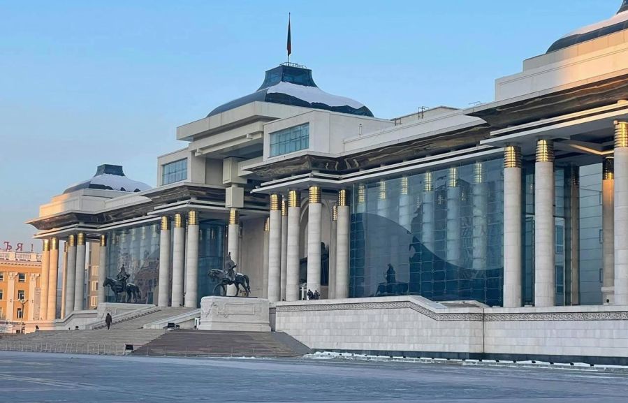 Сайд нарын зөвлөхүүдийг цомхотгож, дэд сайд нарыг томиллоо