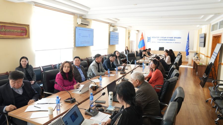 Эрүүл мэндийн даатгалын тогтолцооны талаар хэлэлцэв