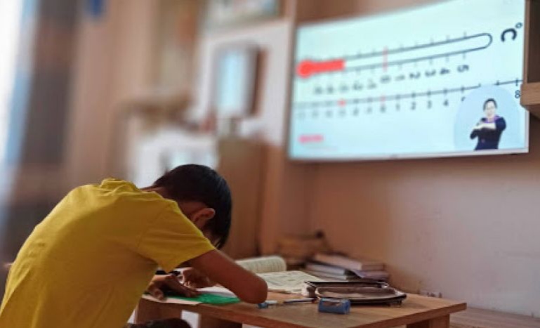 Нийслэлийн ЕБС-ийн ахлах ангийн сурагчдын цахим хичээл эхэллээ