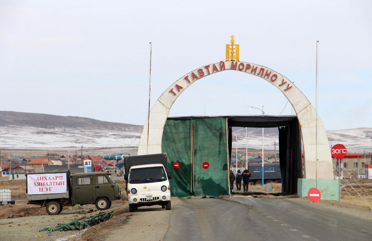 Халуун уураар тээврийн хэрэгслийг ариутгаж байна
