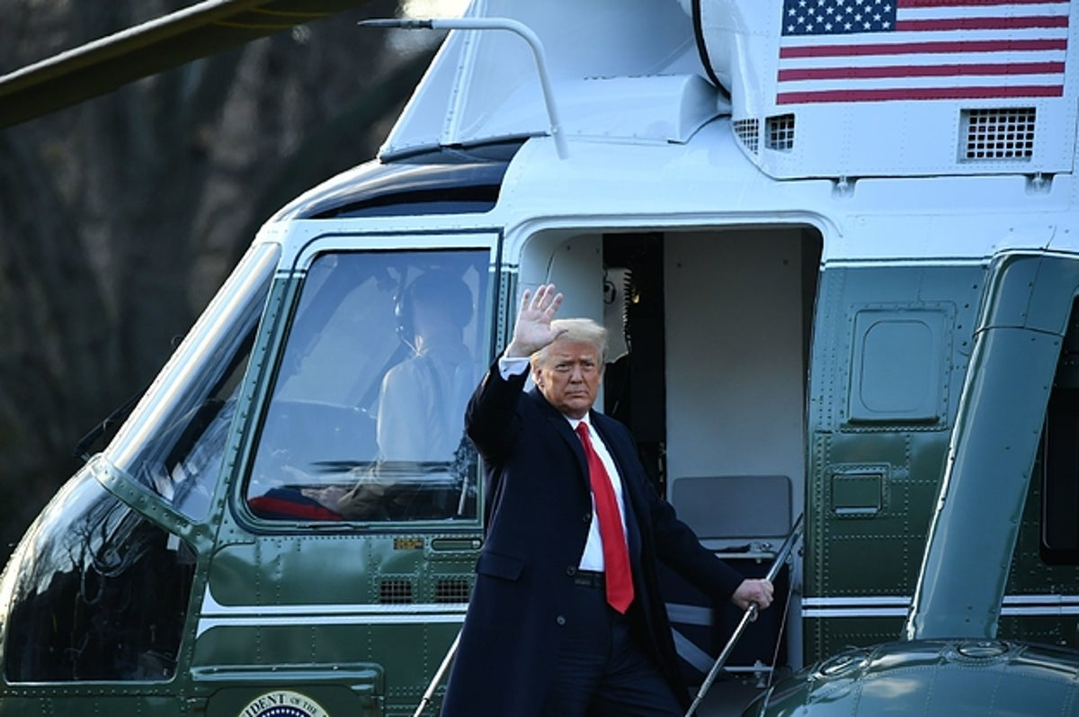 АНУ-ын 45 дахь ерөнхийлөгч Дональд Трамп Цагаан ордныг сүүлийн удаа орхин явлаа.