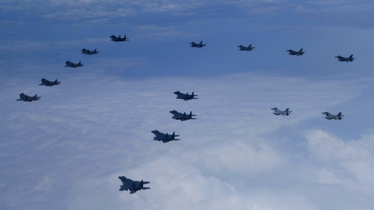 БНСУ 80 орчим үл үзэгдэгч сөнөөгч онгоцоо хөөргөсөн