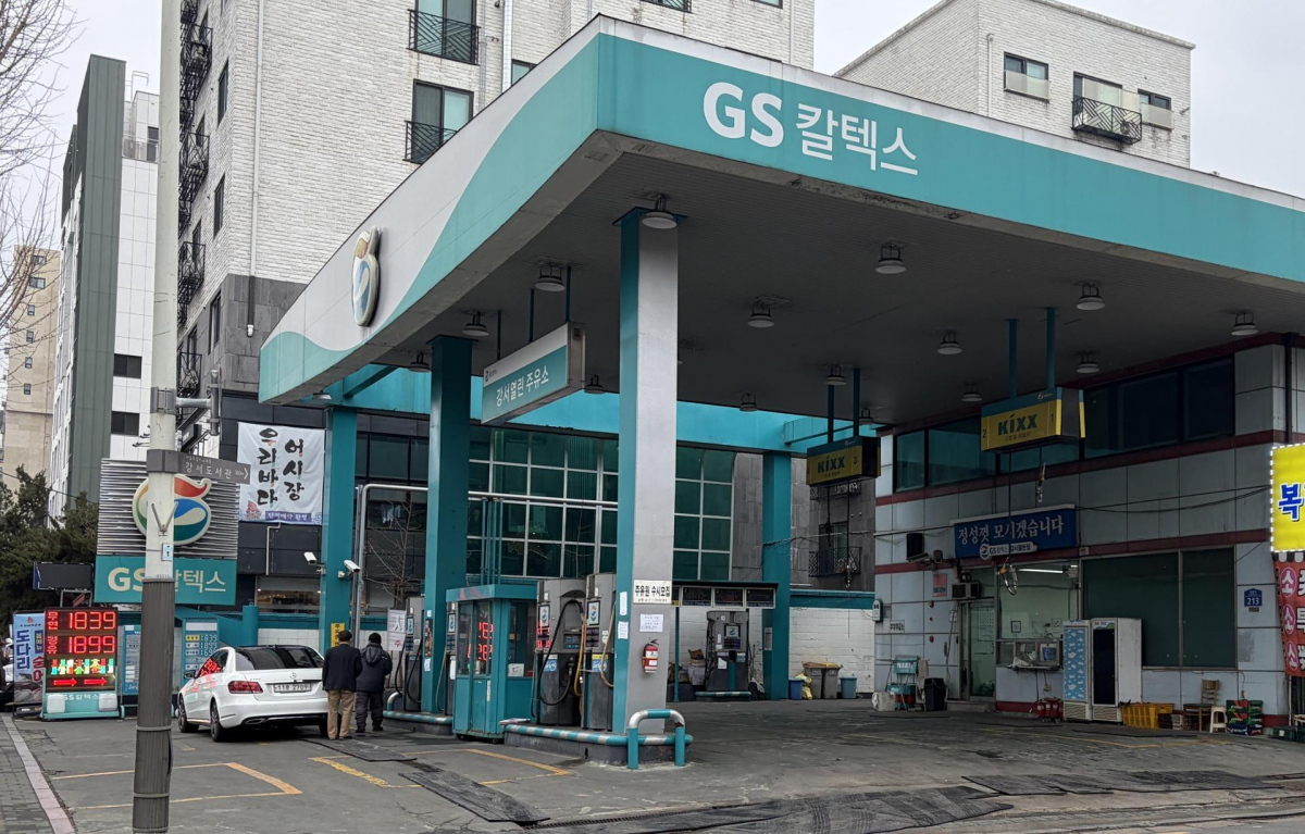 БНСУ-ын эрх баригчид шатахууны үнийг хязгаарлах түр журмыг гаргажээ.  