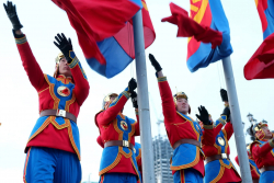 Бүгд Найрамдах Улс тунхагласан өдрийг тохиолдуулан Төрийн далбааг мандууллаа.