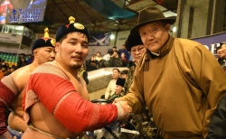 Сар шинийн сорилго барилдаанд Улсын арслан Б.Орхонбаяр түрүүллээ