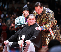 Мэргэжлийн сумогийн 73 дахь аварга Тэрүнофүжи Г.Ган-Эрдэнийн зодог тайлах ёслол боллоо.