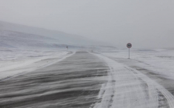 Цасан шуурга шуурч, зам даваанд халтиргаа үүсэхийг анхаарууллаа