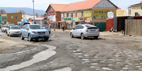 Дарь эхийн зам үерийн усанд эвдэрсэн байна