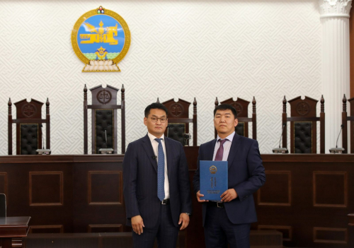 Монгол Улсын Ерөнхийлөгч Х.Баттулга өнөөдөр зарлиг гаргаж, Улсын дээд шүүхийн Ерөнхий шүүгчээр Д.Ганзоригийг томиллоо.