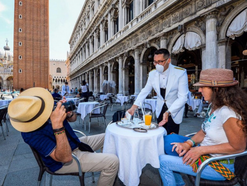 Европын орнууд хилээ нээж эхэллээ