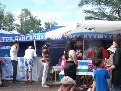 Баяр наадмын талбайд хуушуур хийх болон худалдаа эрхлэх зөвшөөрөл олгохгүй