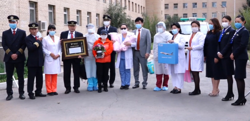 Онгоцонд мэндэлсэн ихэр охидод насан туршдаа ҮНЭГҮЙ ЗОРЧИХ ЭРХ бэлэглэлээ