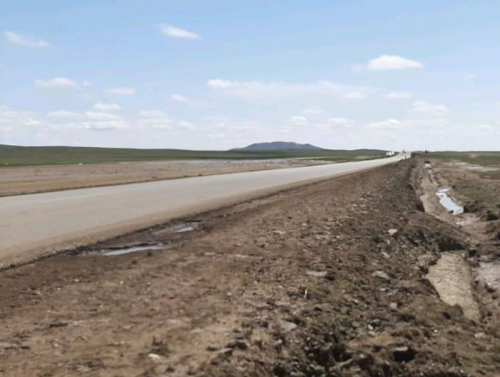 Улаанбаатар-Чойр чиглэлийн А0101 дугаартай авто замыг засварлаж дуусгалаа