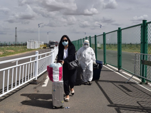 Монгол Улсын 110 иргэдээ Замын-Үүд боомтоор БНХАУ-аас татан авч байна