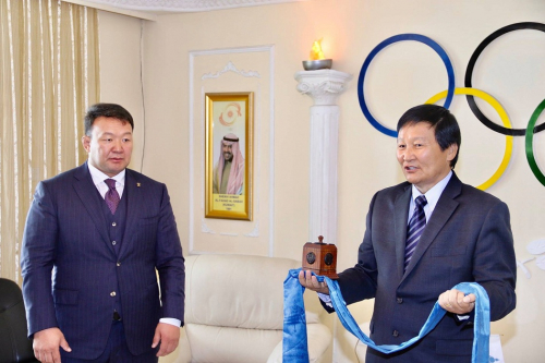 Н.Түвшинбаяр аварга МҮОХ-ны ерөнхийлөгчийн тамгаа гардлаа