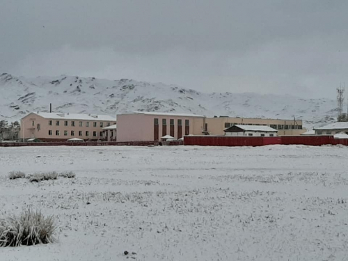 Өвөрхангай аймагт өнгөрсөн шөнө анхны цас оржээ.