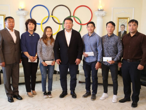 Өвлийн спортын тамирчдад олимпийн тэтгэлэг олгов