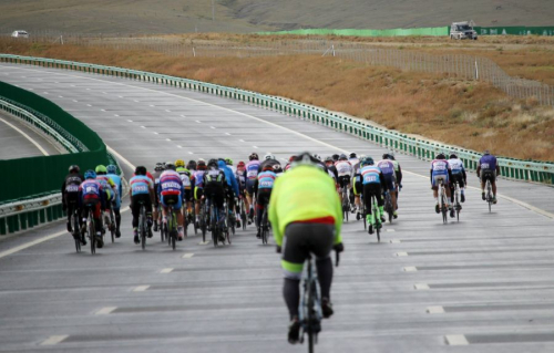 Дугуйчид бямба гарагт Төв аймгийн Алтанбулагт хурдаа сорино