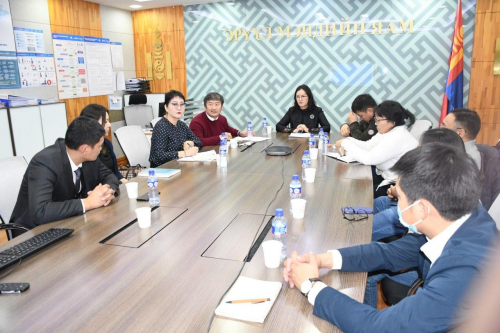 Ачаа тээврийн жолооч нар халдвар авахаас сэргийлэх талаар санал солилцов