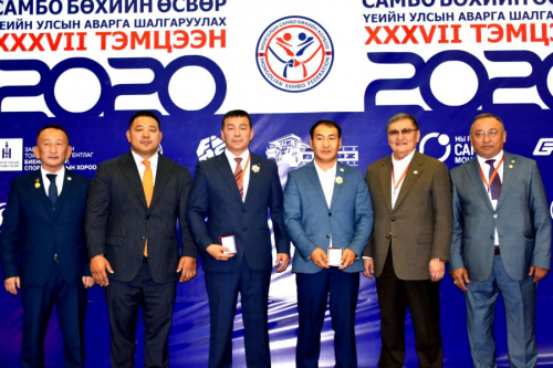 "Алтангадас" одонгоор П.Мөнхбаяр, Э.Доржпүрэв нарыг шагнав