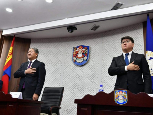 Нийслэлийн ИТХ-ын анхдугаар хуралдаан үргэлжилж байна