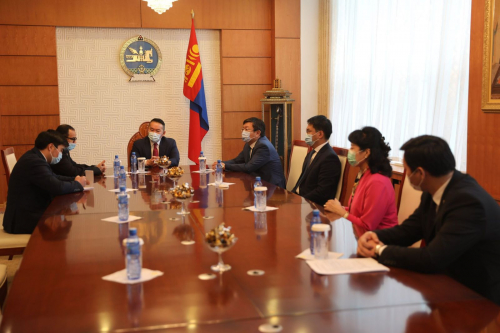 АНЭУ-аас Монголд 450 хайрцаг бүхий эм, эмнэлгийн хэрэгсэл хандивлав