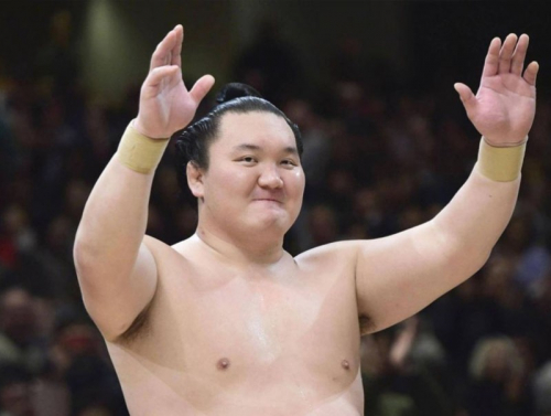 Хакүхо М.Даваажаргал башёг даваагаар эхлүүлсэн бол Какүрюү М.Ананд бэртлийн улмаас өнжиж байна.