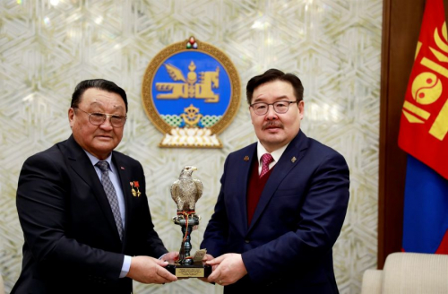 УИХ-ын дарга Г.Занданшатар сансрын нисэгч Ж.Гүррагчааг хүлээн авч уулзав