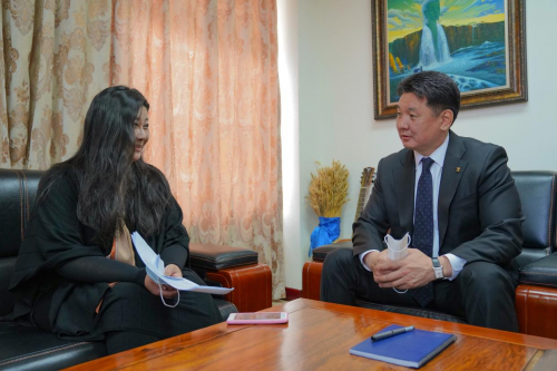 У.ХҮРЭЛСҮХ: Надад хоёрхон сонголт байсан