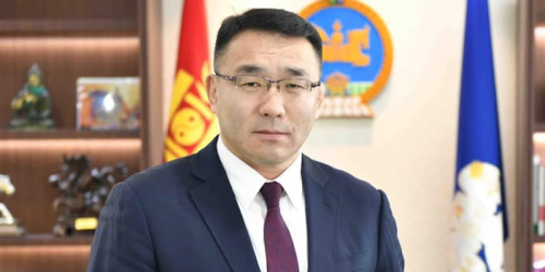 Нийслэлийн Засаг дарга бөгөөд Улаанбаатар хотын захирагч Д.Сумъяабазар мэндчилгээ дэвшүүлэв.