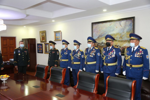 Албан тушаалын зэрэглэлийн хурандаа цол олголоо